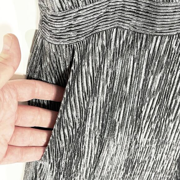 ANTHROPOLOGIE GREYLIN Silver Metallic Crinkle Wide Leg Jumpsuit large - Picture 6 of 9